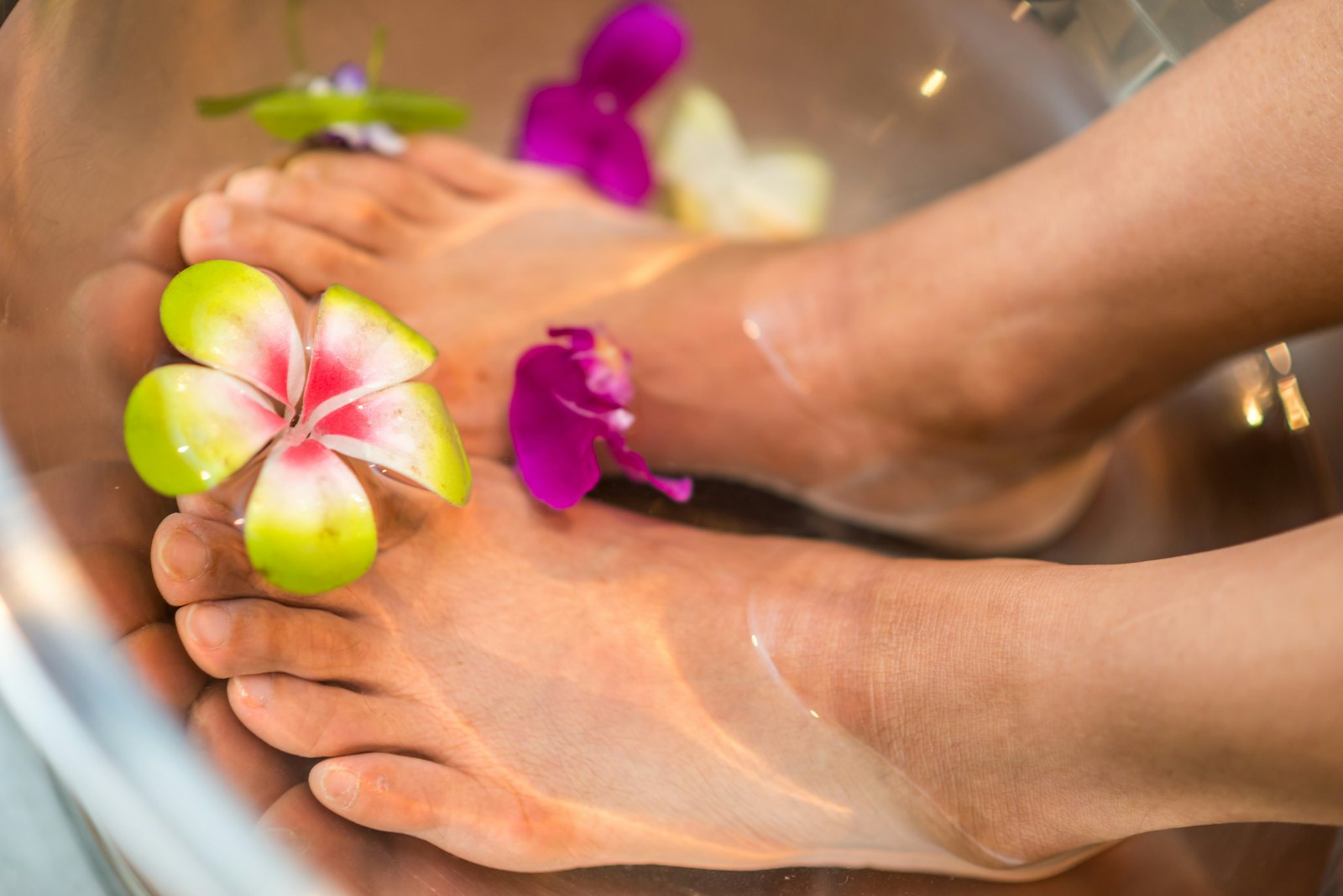 Bare feet — where the fascial chain is anchored